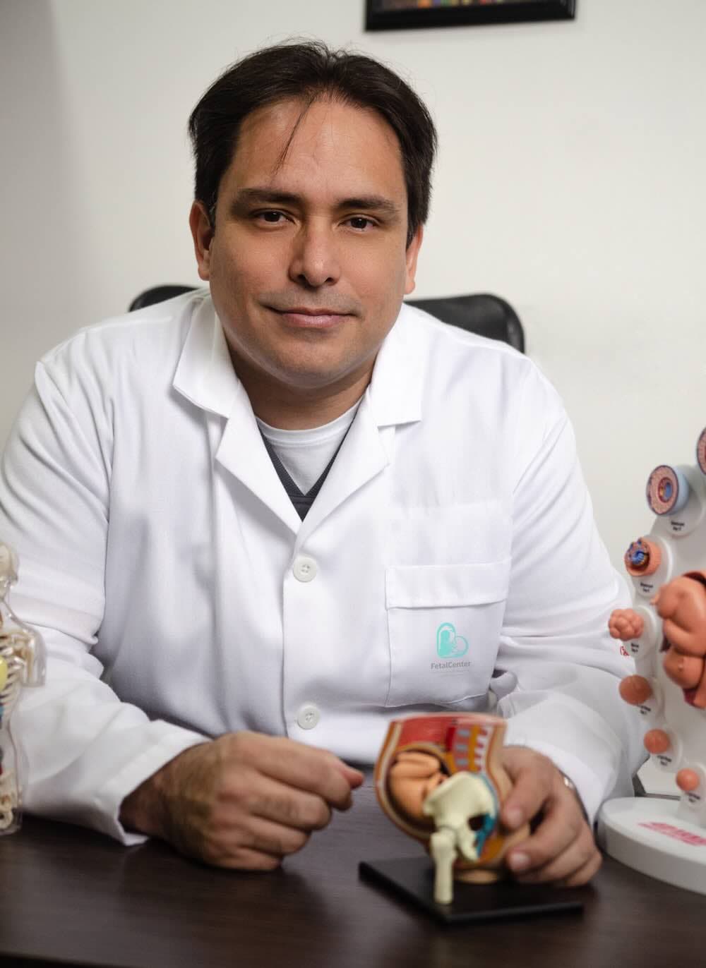 Dr. Leonardo González