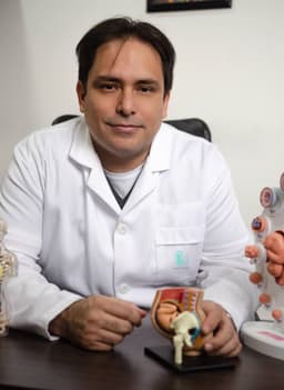 Dr. Leonardo González